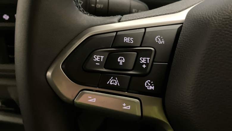 Volkswagen Transporter T32 Swb Electric 160kW 65kWh Commerce Pro Van Auto